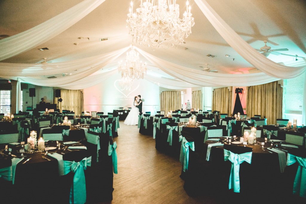 Orlando Wedding DJ - Highland Manor - Uplighting up the Room and Dancing on a Cloud