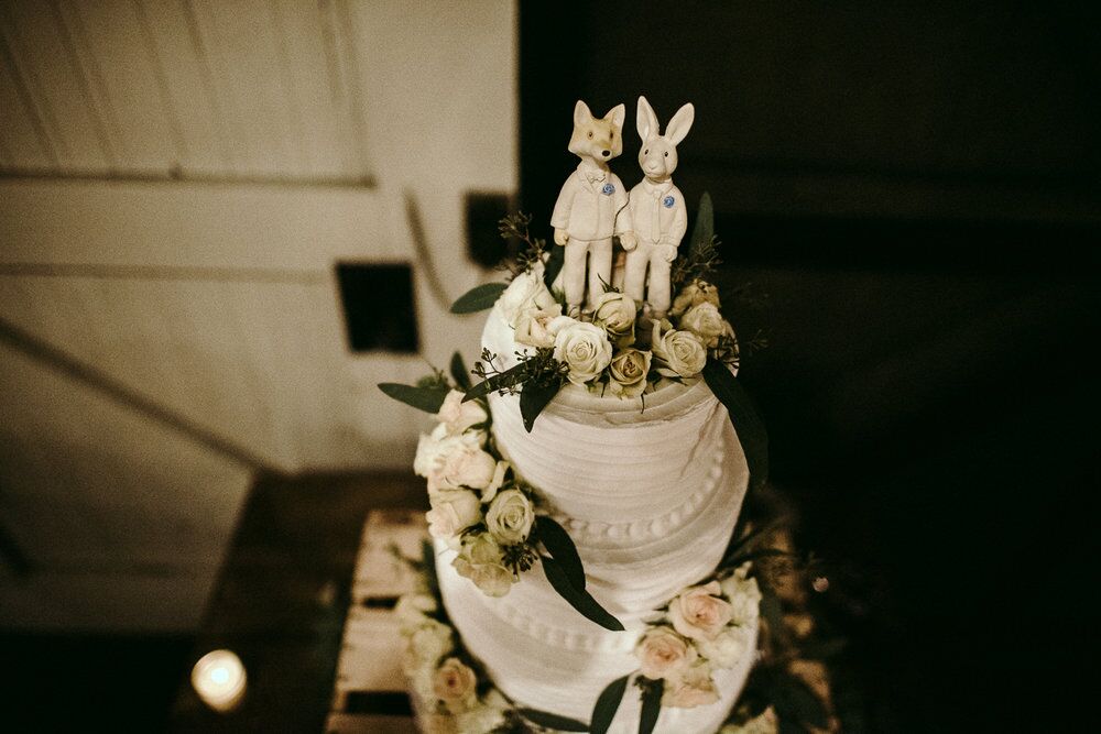 Wedding DJ in Orlando at Winter Park Farmer's Market wedding cake with fox and hare cake topper
