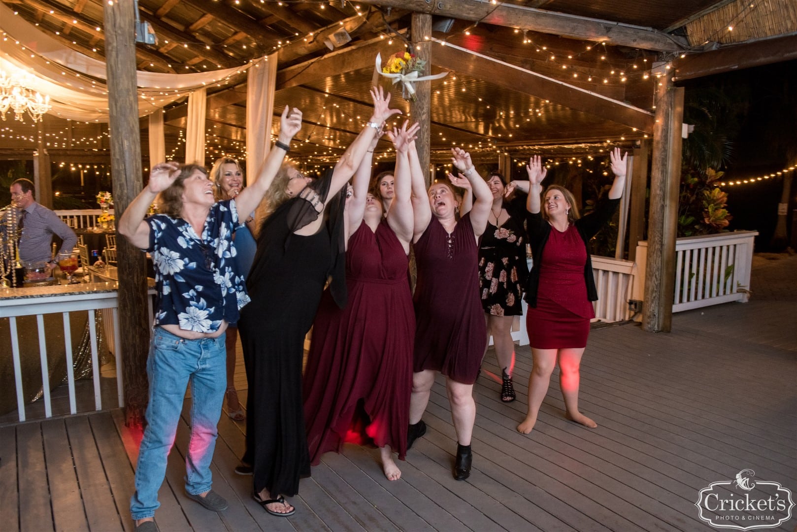 awesome bouquet toss