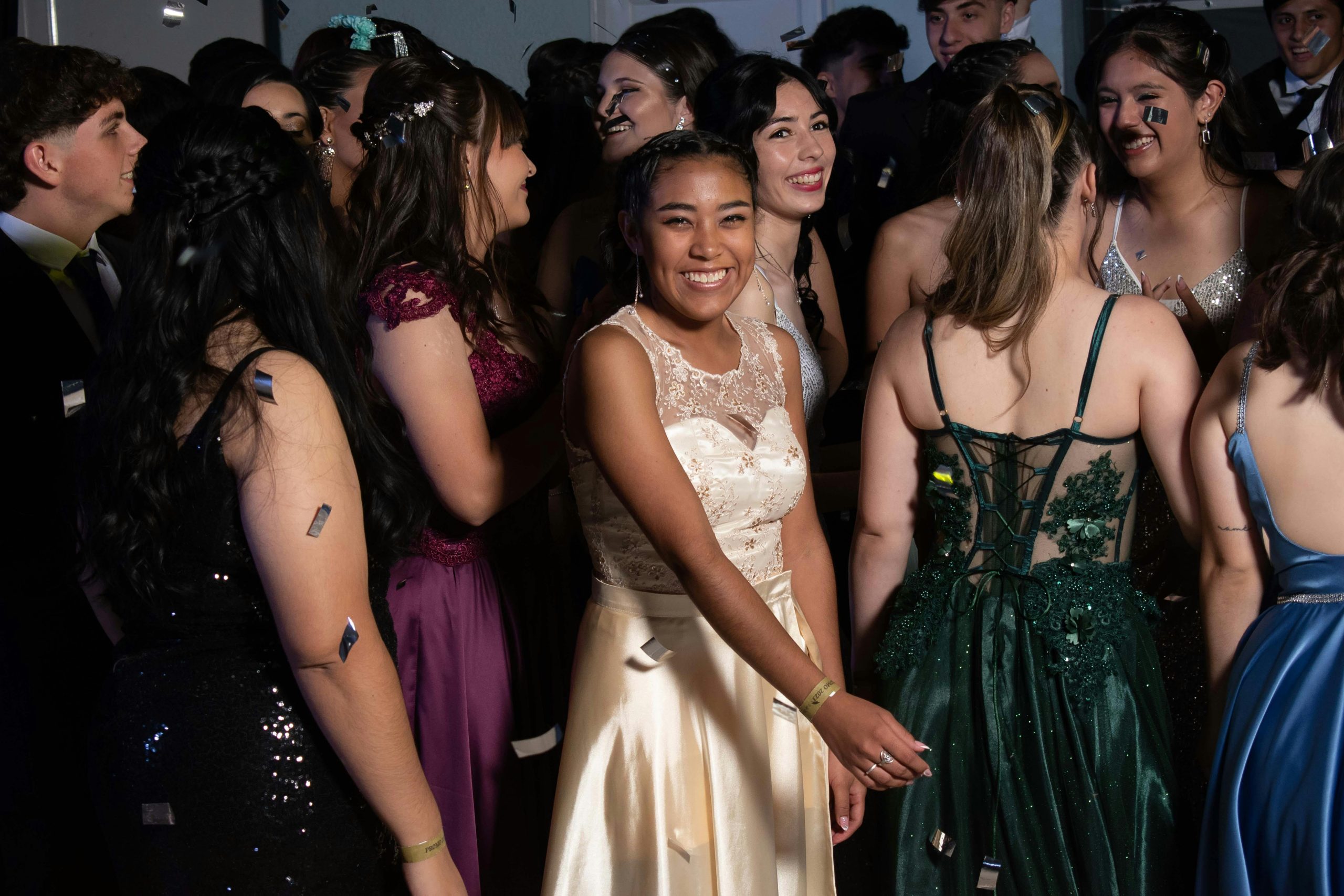 teenagers dancing at prom